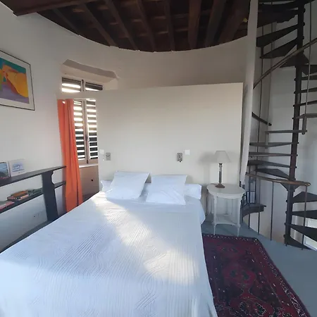 Tour-moulin Hébergement de vacances *